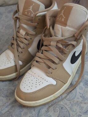 Nike Air Jordan High-Top Sneakers in Beige, White and Black
